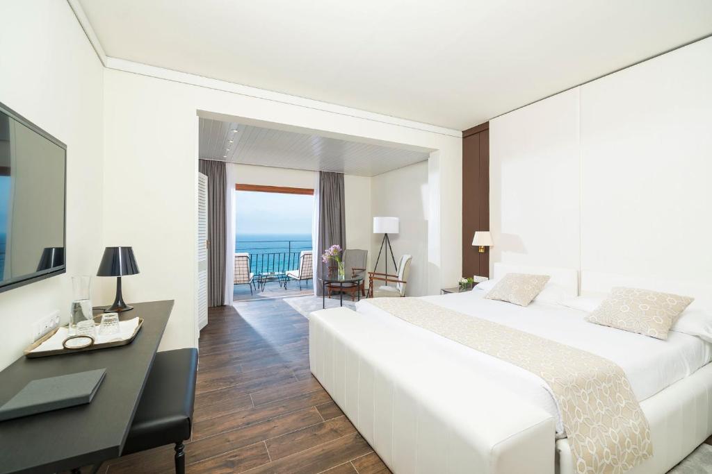 hotels with balcony in Lloret De Mar