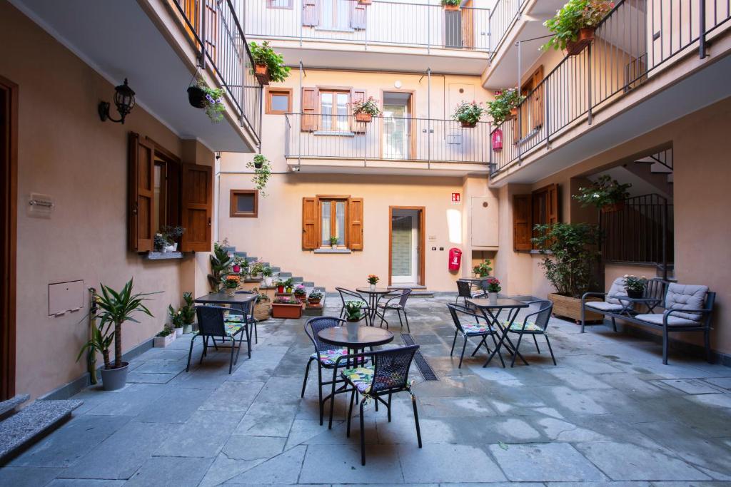 hotels with balcony in Lecco