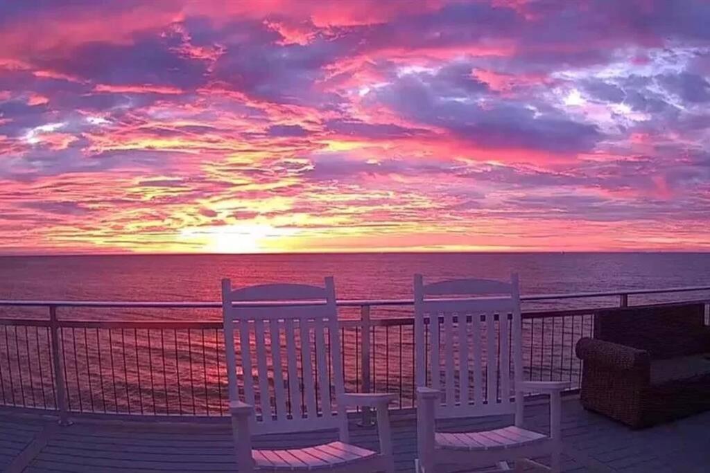 hotels with balcony in Buckroe Beach