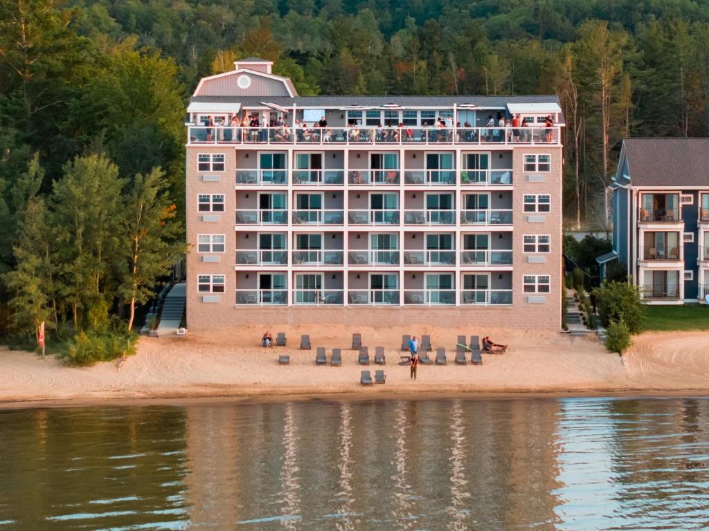 hotels with balcony in Traverse City