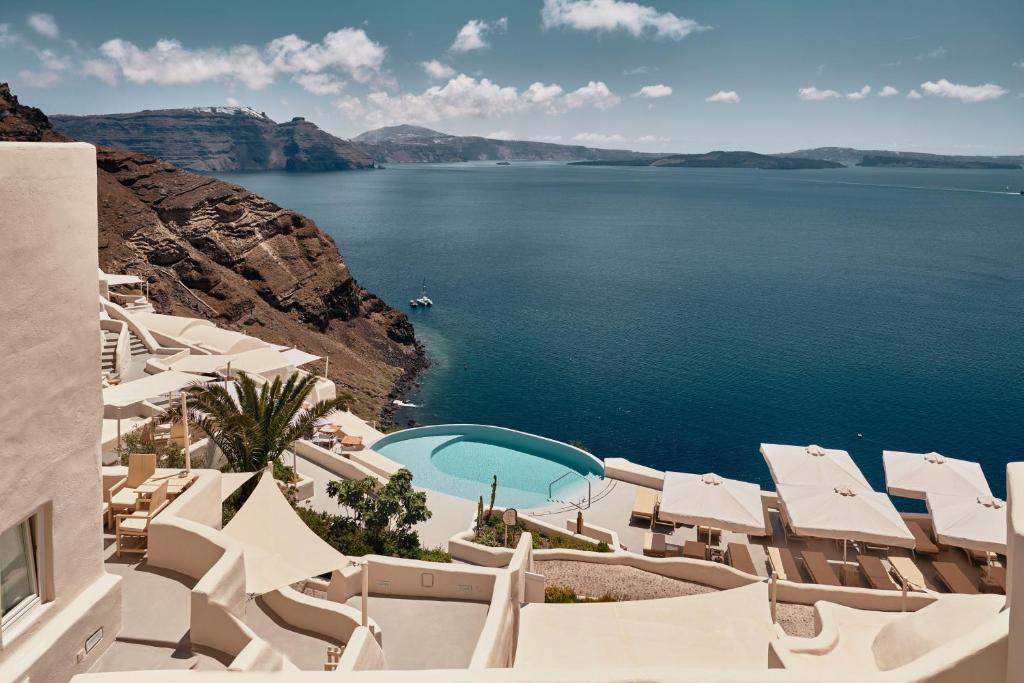 hotels with balcony in Oia