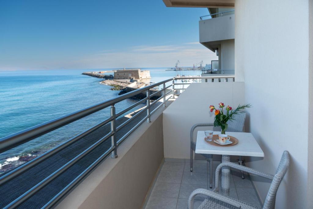 hotels with balcony in Heraklio Town