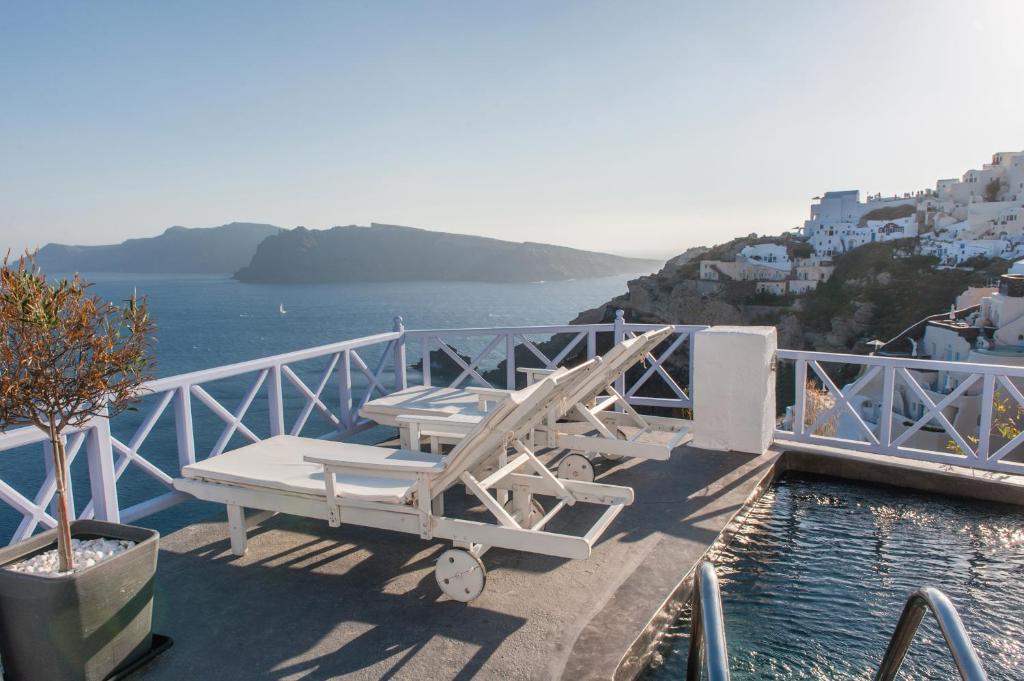 hotels with balcony in Oia Oia Sunset Photo Point