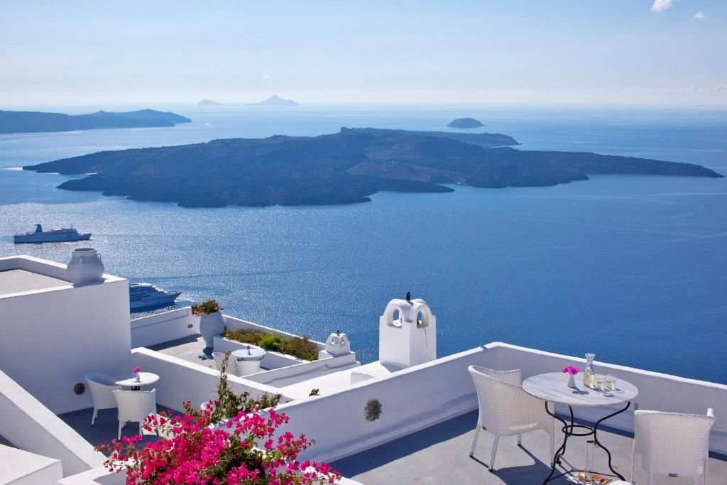 hotels with balcony in Firostefani