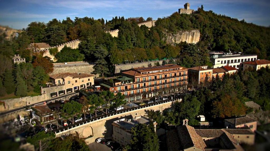 San Marino Hotels with Balcony