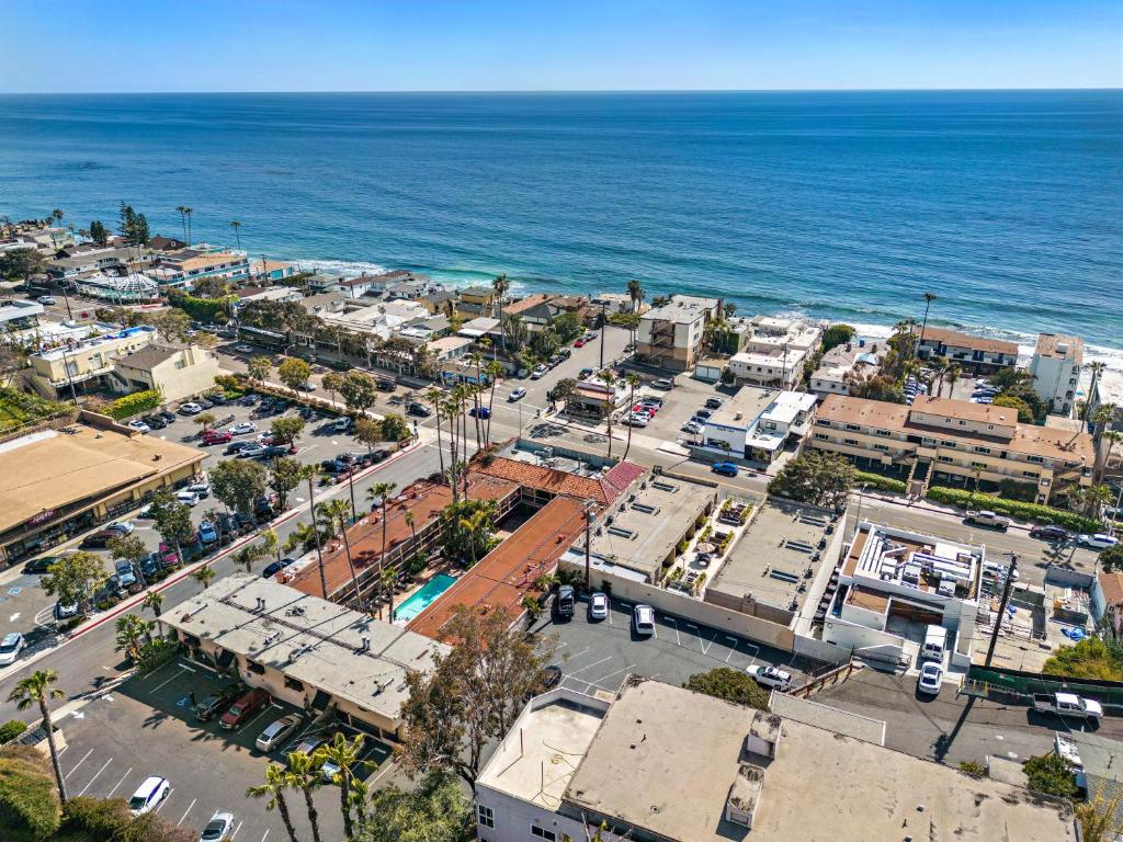 hotels with balcony in Laguna Beach